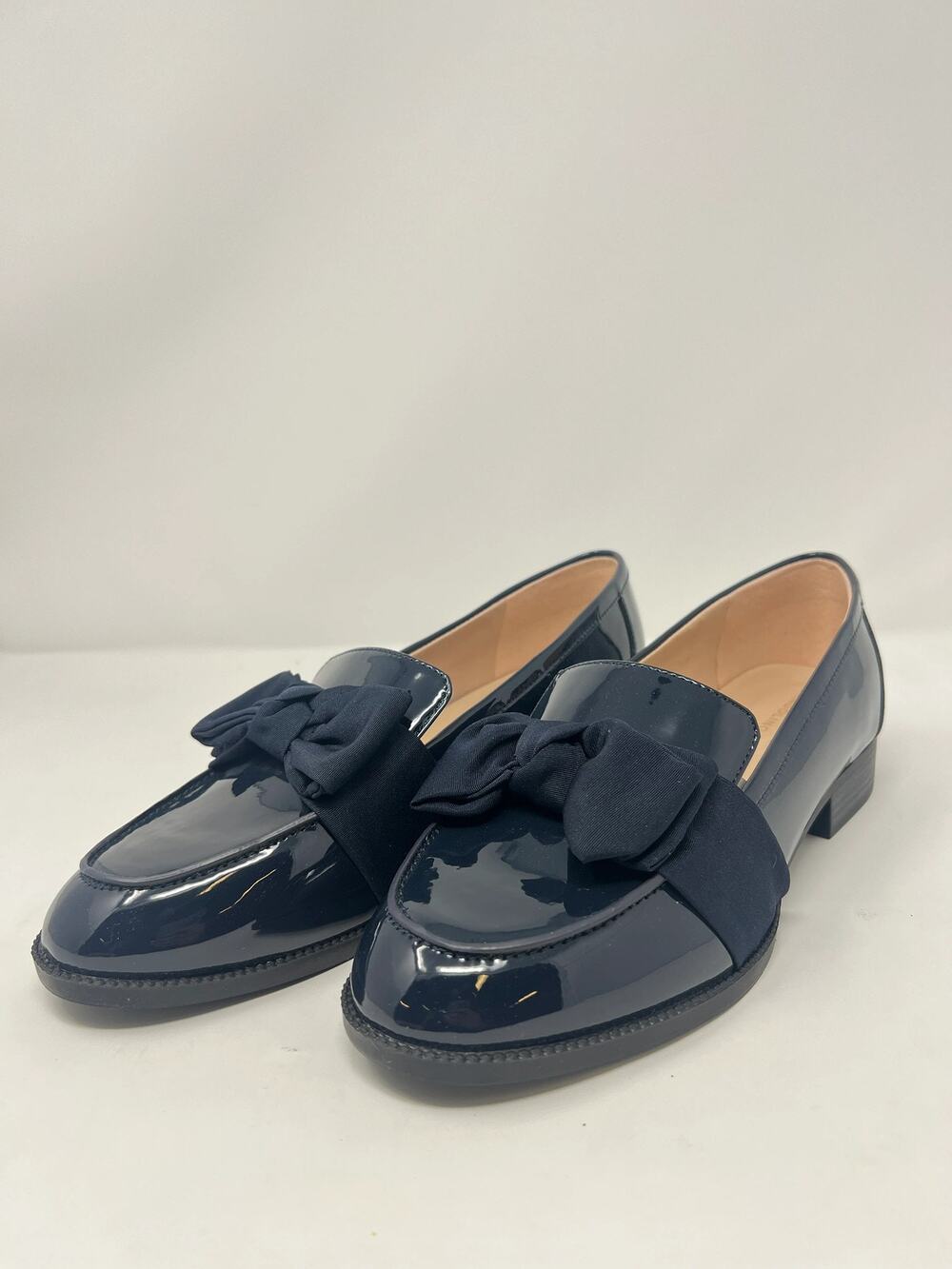 Bandolino Women's 8.5W Lindio Dark Patent Navy Bow Loafers